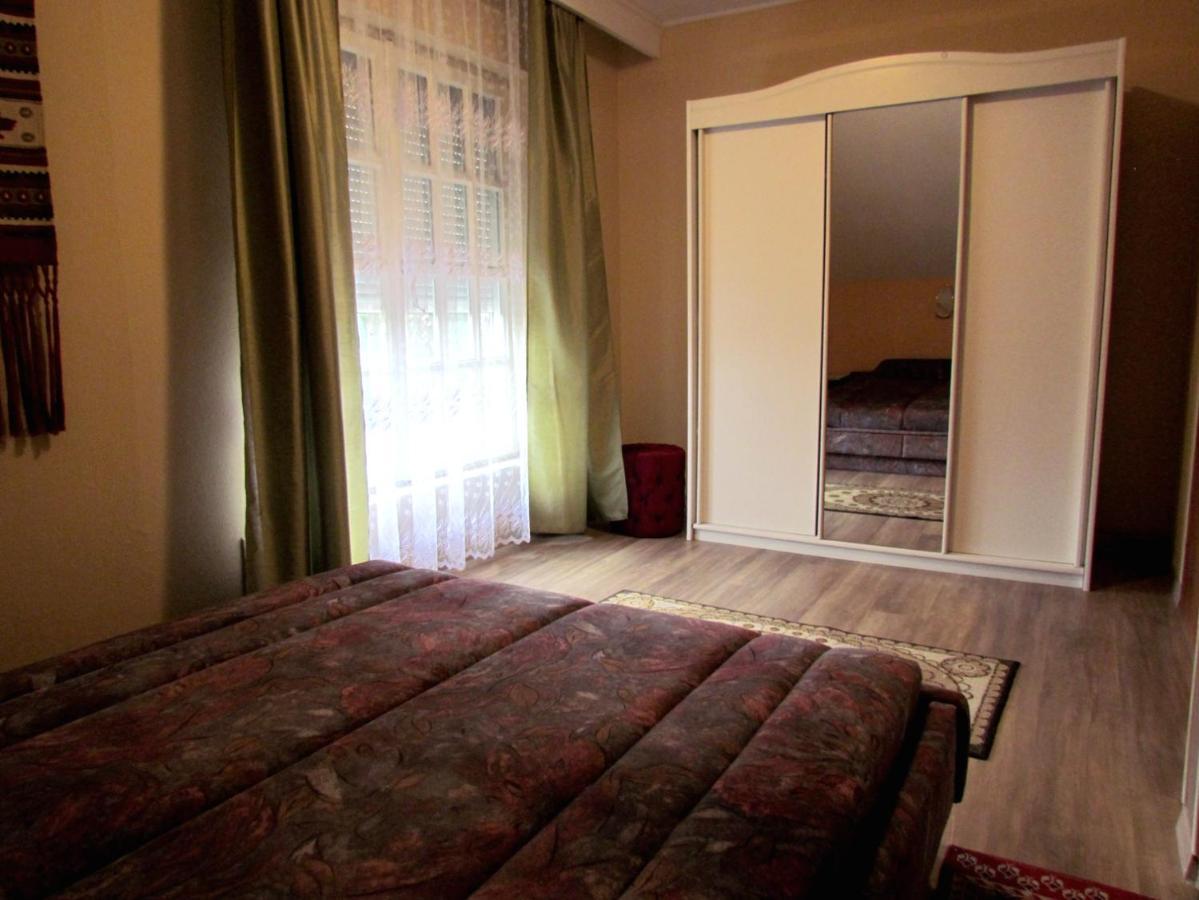 Leander Vendeghaz Hotel Gyenesdias Bagian luar foto