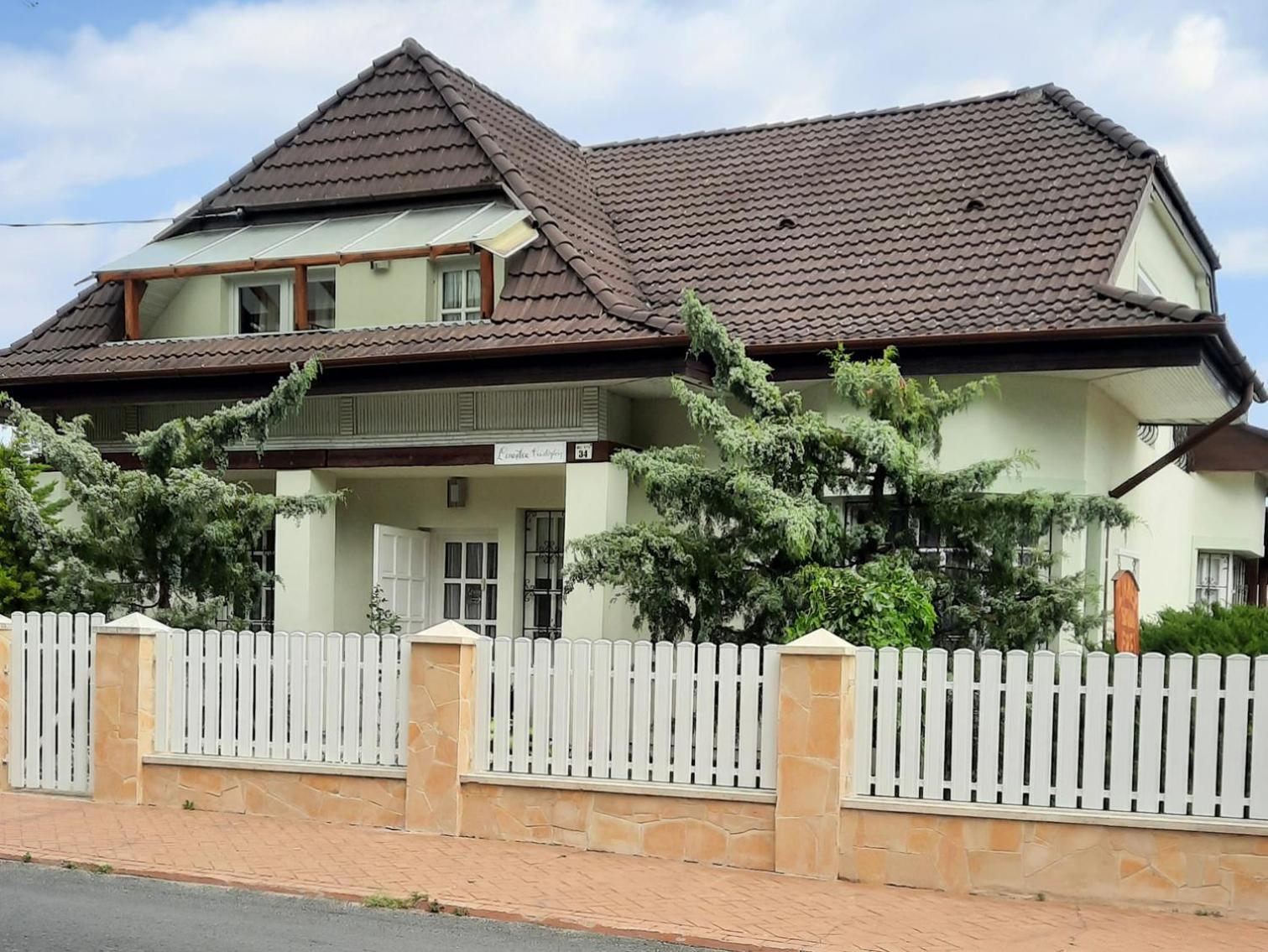 Leander Vendeghaz Hotel Gyenesdias Bagian luar foto